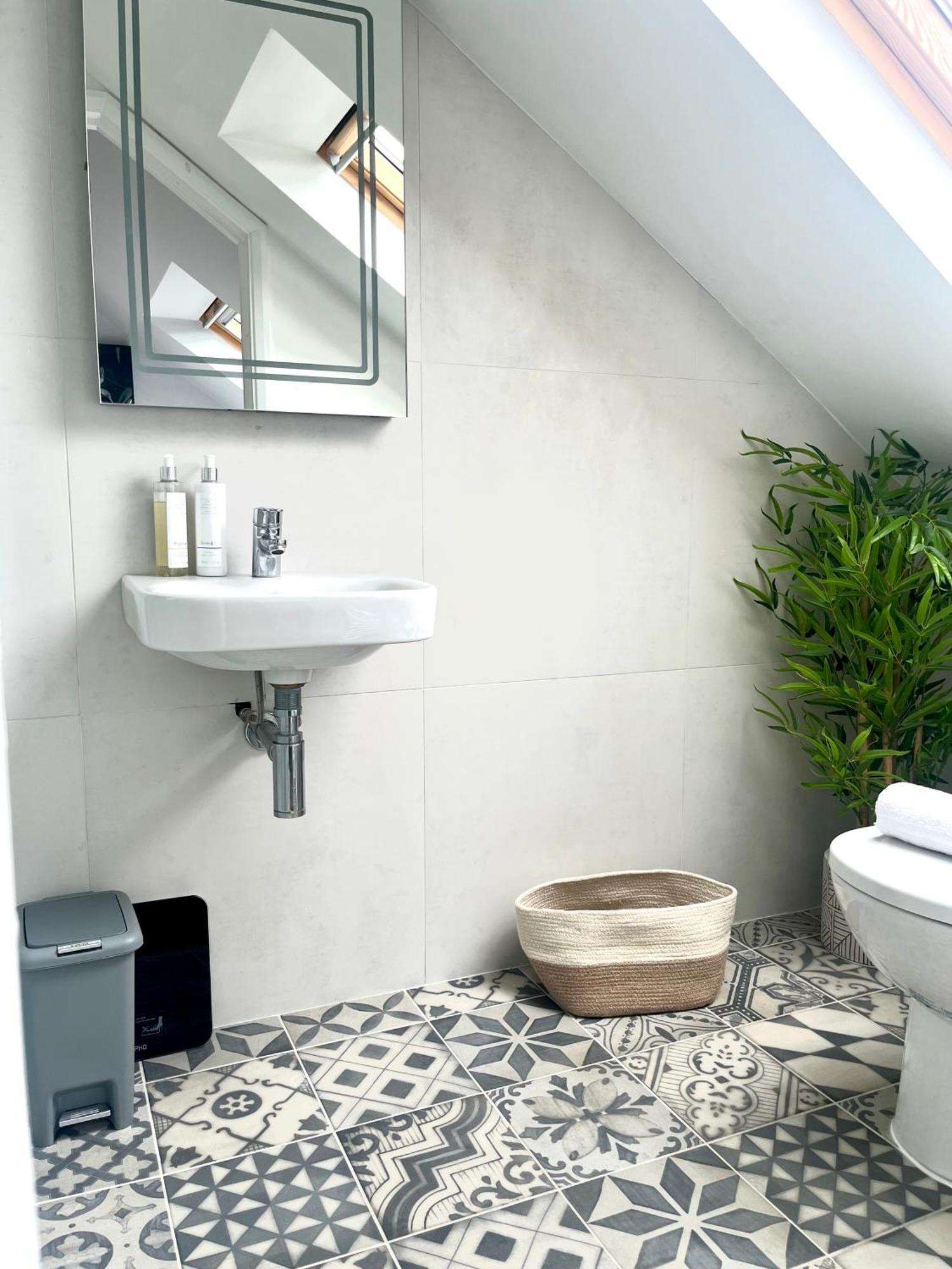 Spacious And Stylish Home Bath Exterior foto